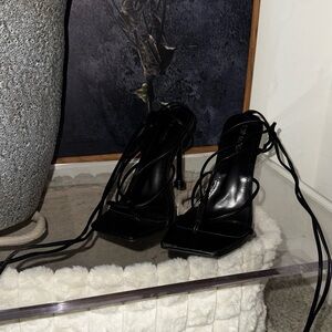 TOP Moda Elegant Black Lace-Up Heels